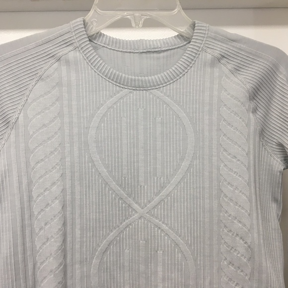 Lululemon Rest Less Pullover LS Top Silver Spoon Light Gray EUC - Picture 7 of 15